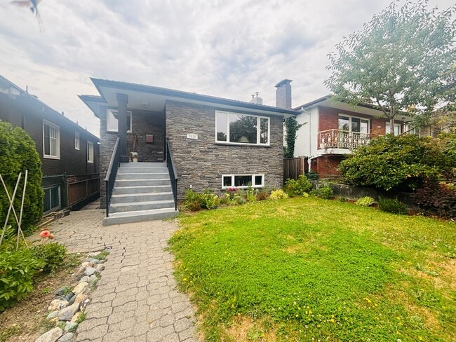 Photo - 2629 6th Av E