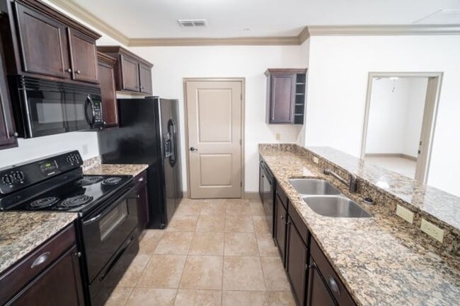 Photo - Woodbury Row