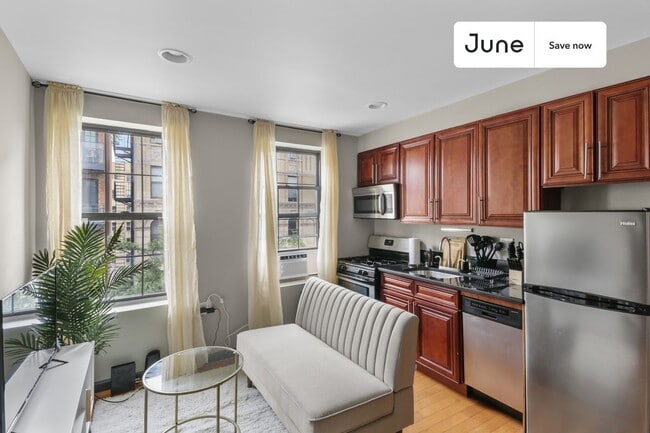 Photo - 226 E 7th St