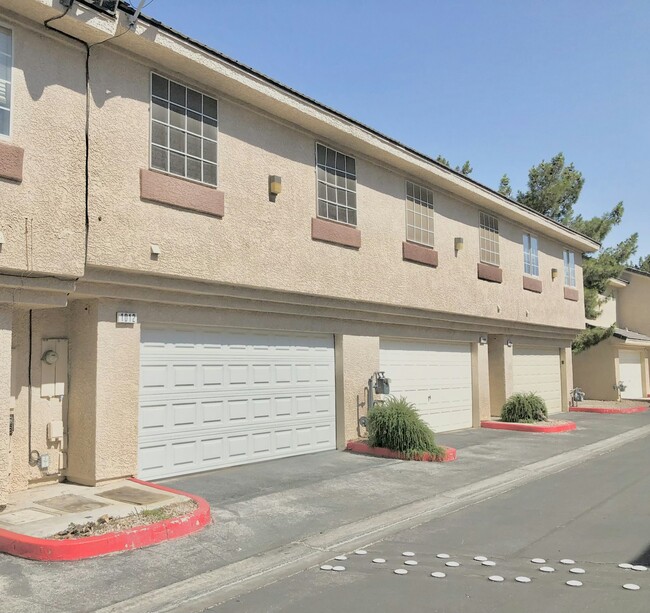 Photo - 1012 Dusty Creek St