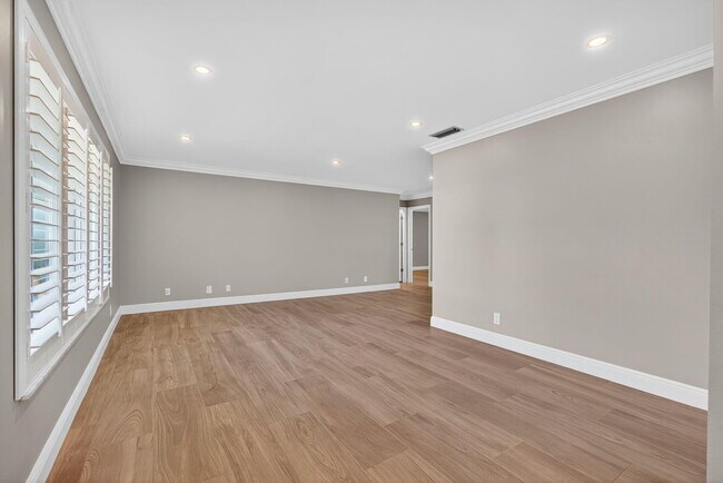 Photo - 905 Shore Dr