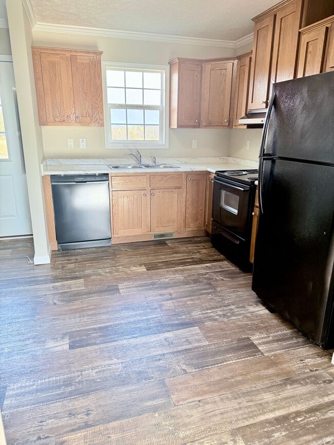 Photo - Beautiful 2 Bed, 1 Bath Apartment in Leicester Available now!