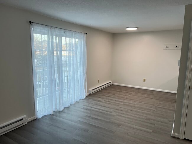 Large Dining/Living Area, New Lighting, Beautiful Lakes and Mountain Views from Private Balcony - 934 N Main St Unit 13
