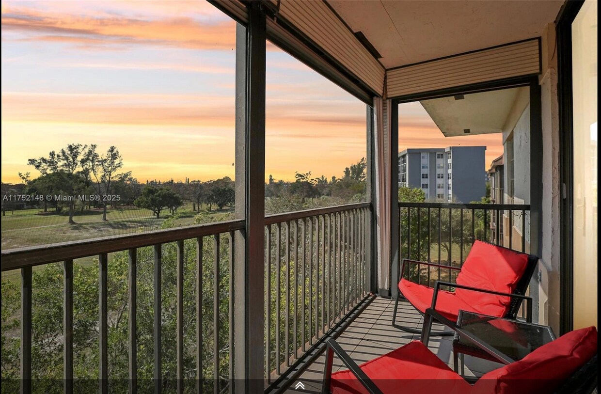 Balcony - 5570 NW 44th St (Lauderhill, FL)