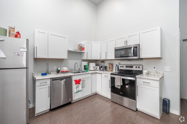 2BR, 1BA - 780SF - Kitchen