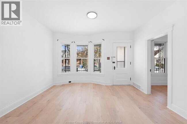 Photo - 1045 Gladstone Ave