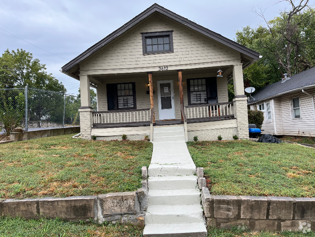 Building Photo - 3612 E 35th St Rental