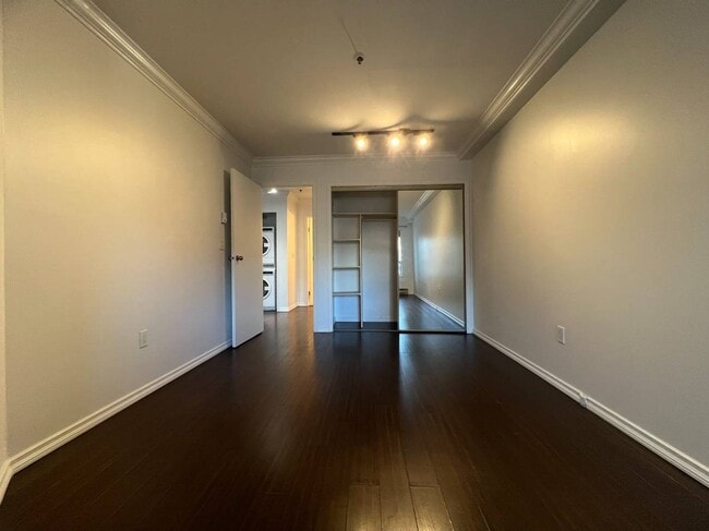 Photo - 910 W 8th Ave