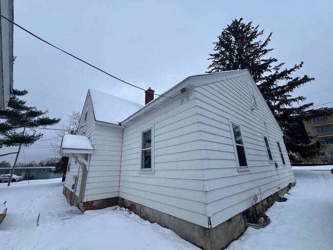 Photo - Click the “Apply Now” button or email wapmrentals@gmail.com for a prompt response.