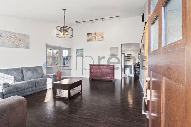 Photo - 8115 77th Ave NE