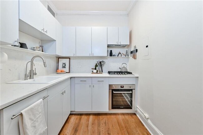 Photo - 242 12th St NE Unidad Eight
