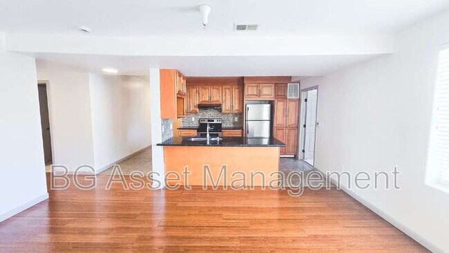 Building Photo - 1459 MacArthur Blvd Unit 21 Rental