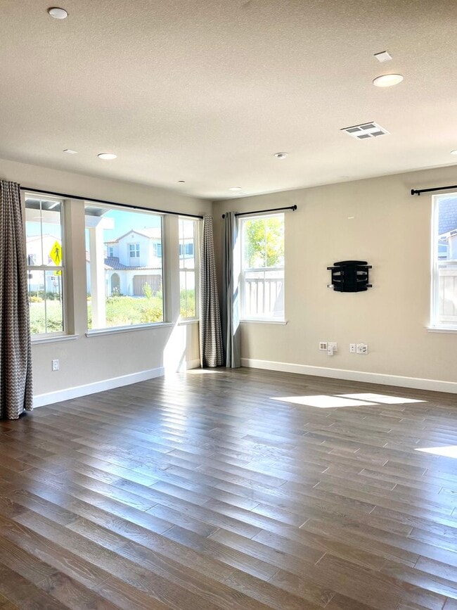 Photo - Stunning five bedroom in The Cannery