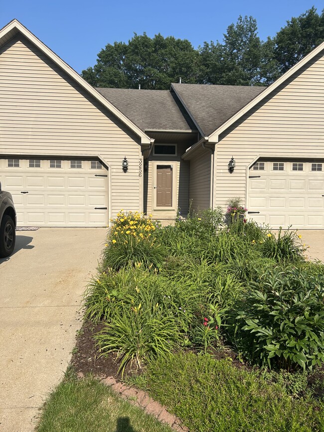 Photo - 3256 Maple Grv Townhome