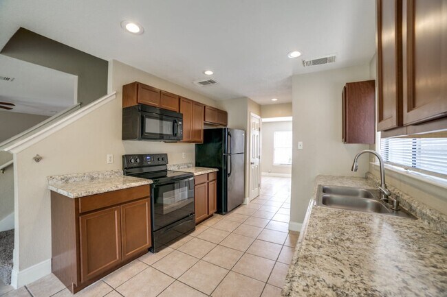 Photo - 7739 Alverstone Way