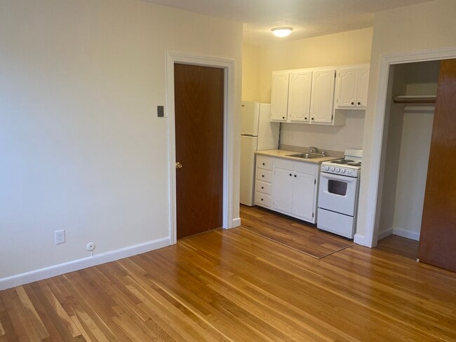 Building Photo - 172 N Beacon St Unit 1 Rental