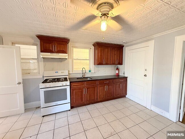 Photo - 122 Cross St Unit 1