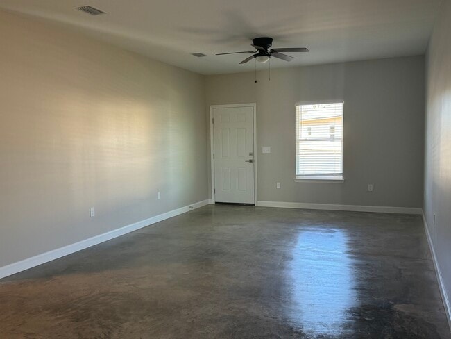 Photo - 114 Rodeo Ln