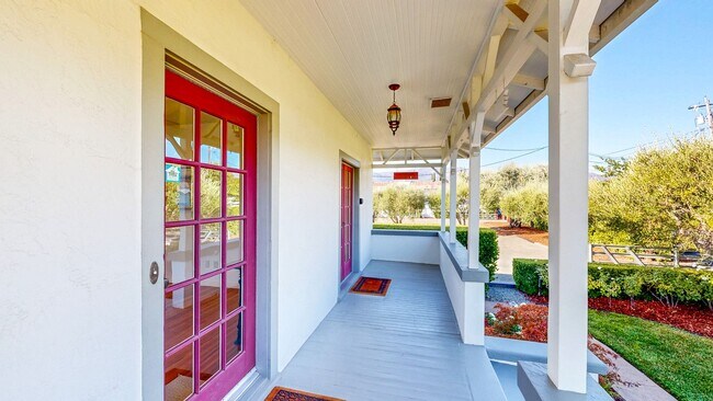 Photo - Charming 2 bedroom 1.5 bath plus office ho...