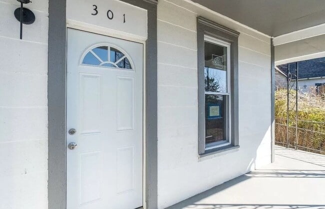 Photo - 301 View Ave