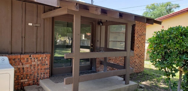 Building Photo - 2816 43rd St Rental