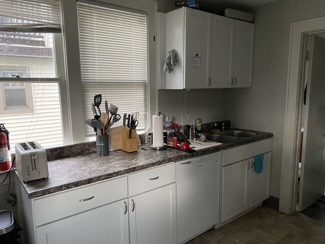 Photo - 87 E 15th St