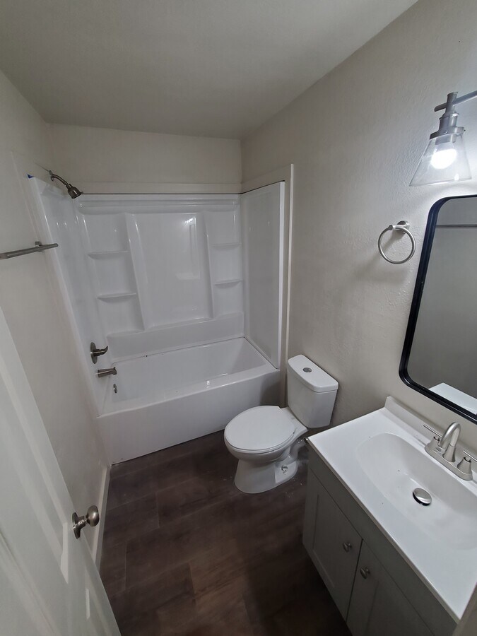 Photo - 450 E Church St