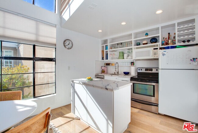 11645 Montana Ave Unit 311