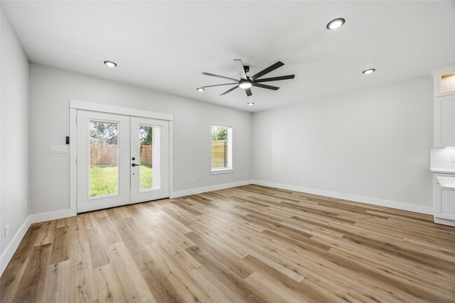 Photo - 1084 Junell St