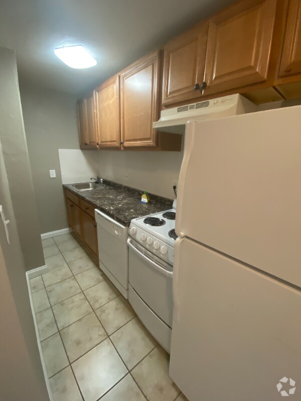 Building Photo - 1862 Beacon St Rental