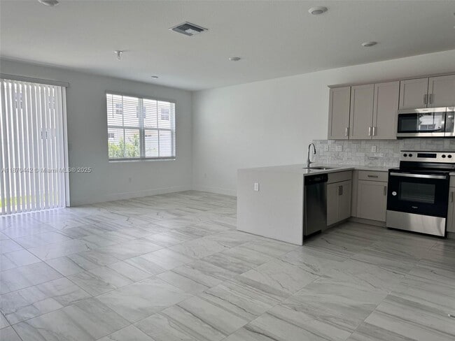 Building Photo - 123 SW 171st Ln Rental