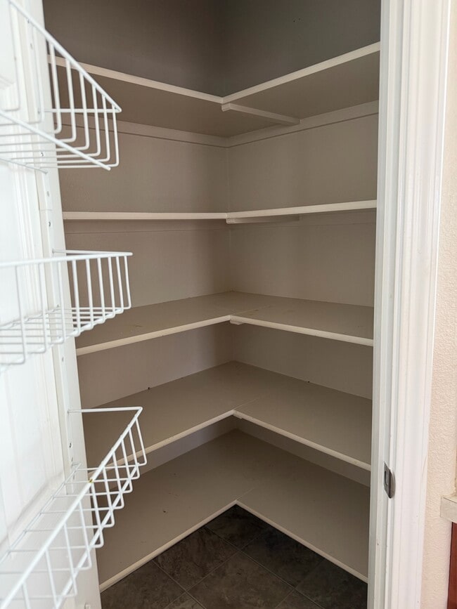 Photo - 108 NE Malad Ct