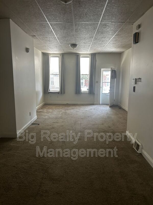 Photo - 441 Walnut St