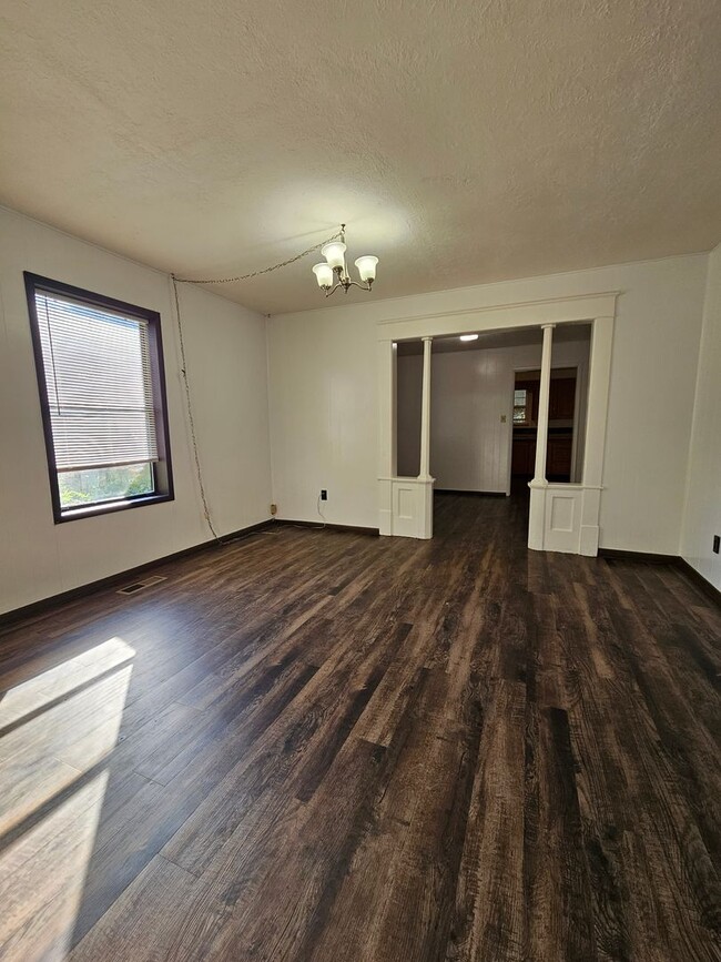 Photo - (3) Bed/(1) Bath in Purcell Avail NOWl!