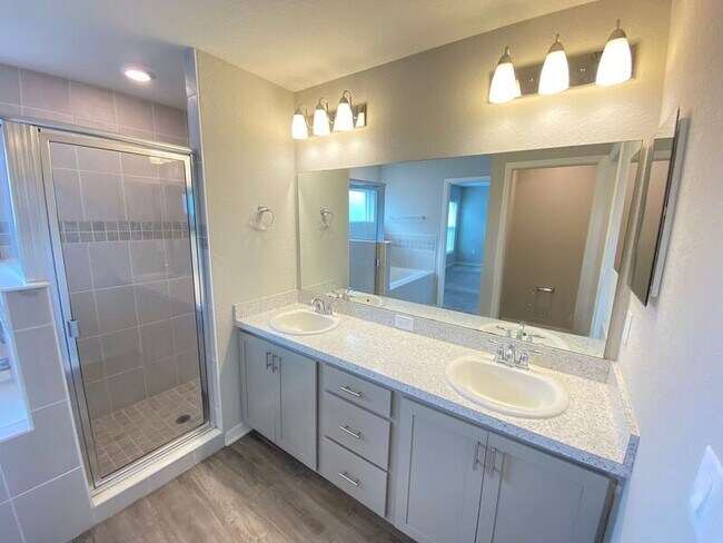 Photo - 188 Foxtail Loop