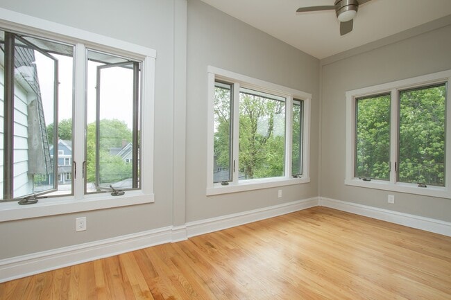 Photo - 643 Hinman Ave Unidad 3S