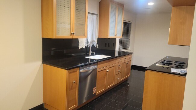 Photo - 4521 Colbath Ave Unit 104