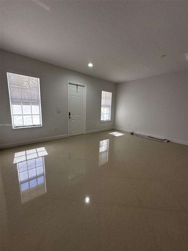 Photo - 14623 SW 7th St