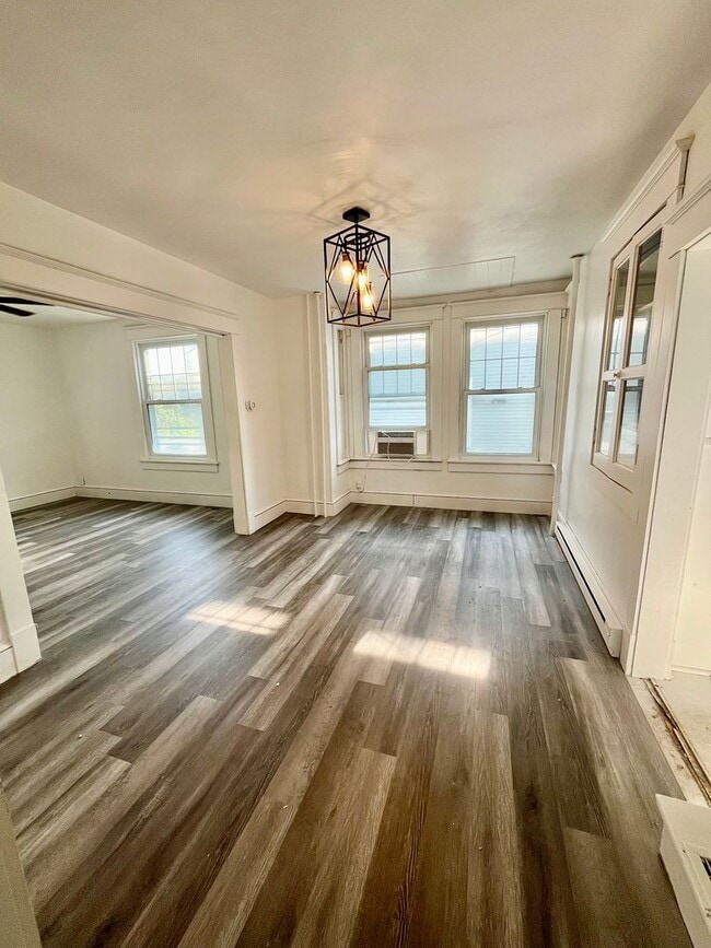 Photo - 387 E Howard St Unidad A