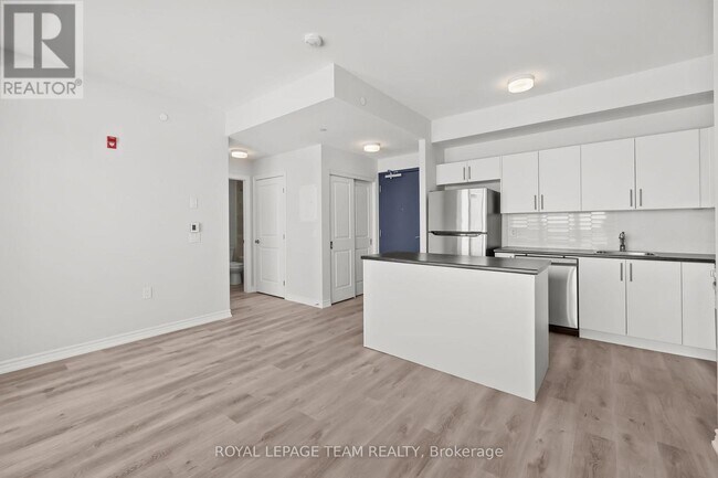 Photo - 397 Codd's Rd Unité 607