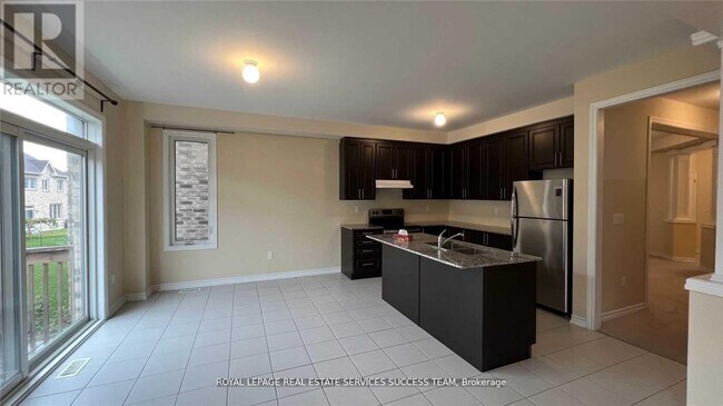 Photo - 1915 Douglas Langtree Dr