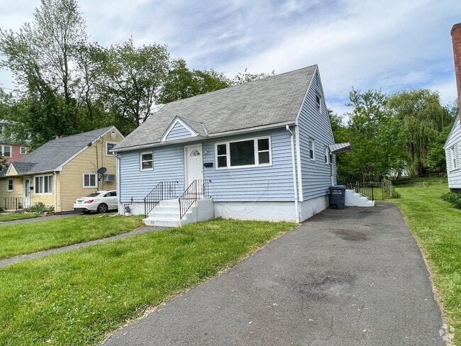Building Photo - Single Family House in the North End of Ha...