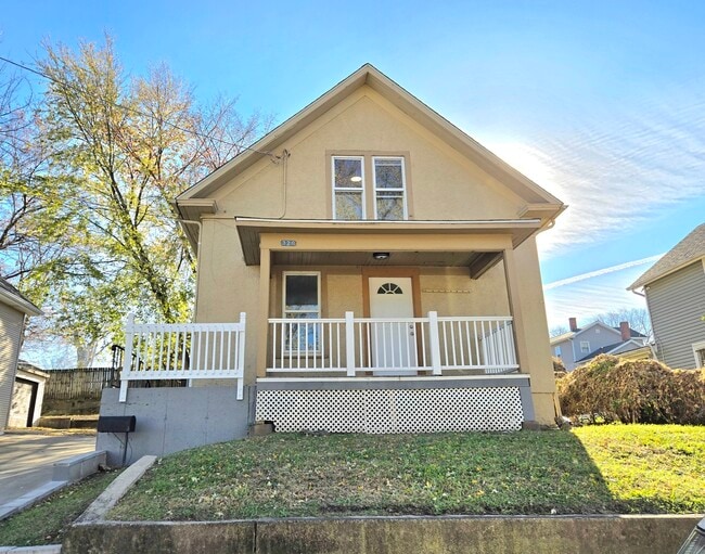 Building Photo - 328 Rosewood Ave