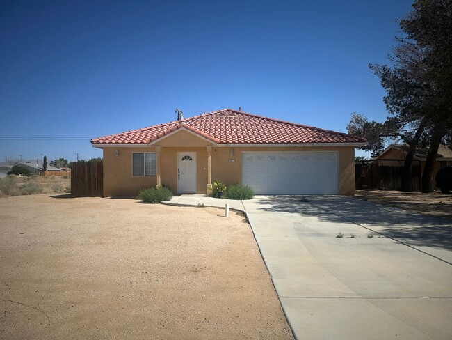 Building Photo - 3 Bedroom 2 Bedroom READY NOW!