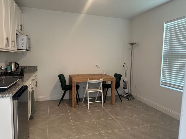 Photo - 467 SW Jeanne Ave