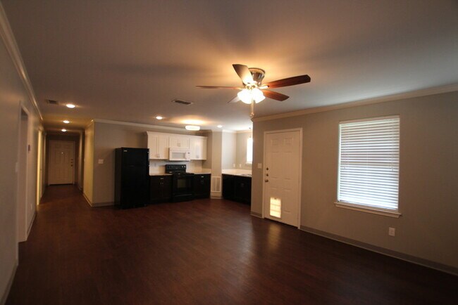 Photo - 3 Bedroom Duplex near UT Tyler!