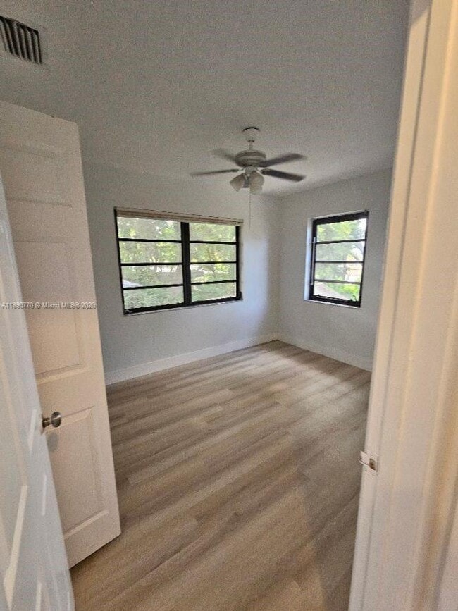 Photo - 1419 Crest Dr