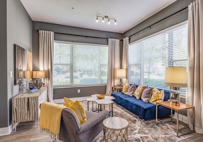 Nine12 Gateway Apartments
