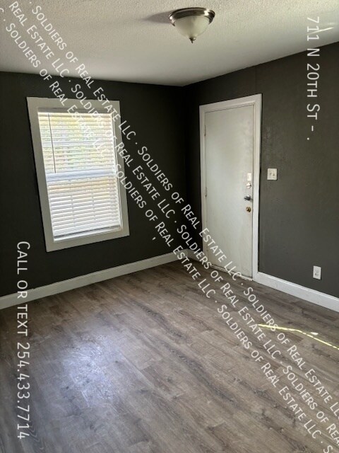 Photo - 711 N 20th St Unidad .