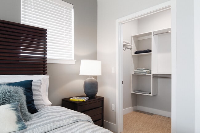 Habitación con vestidor